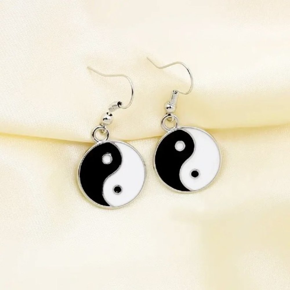 Yin Yang Tai Chi Symbol Metal Black White Drop Earrings NEW